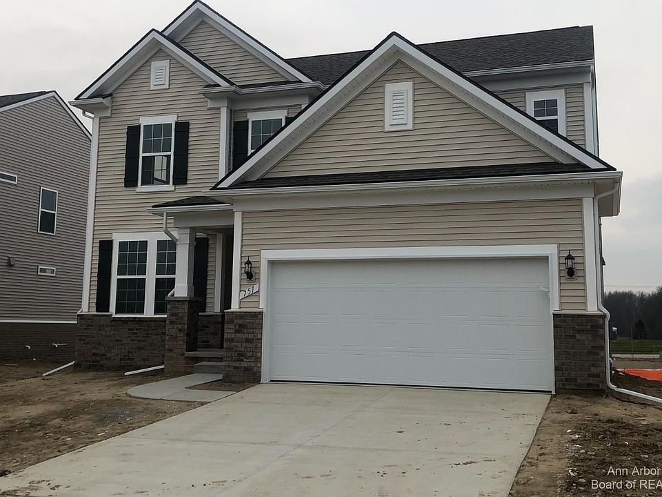 1st image of 751 Harwood Cir