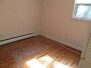3rd image of 2323 Lorraine Ave
