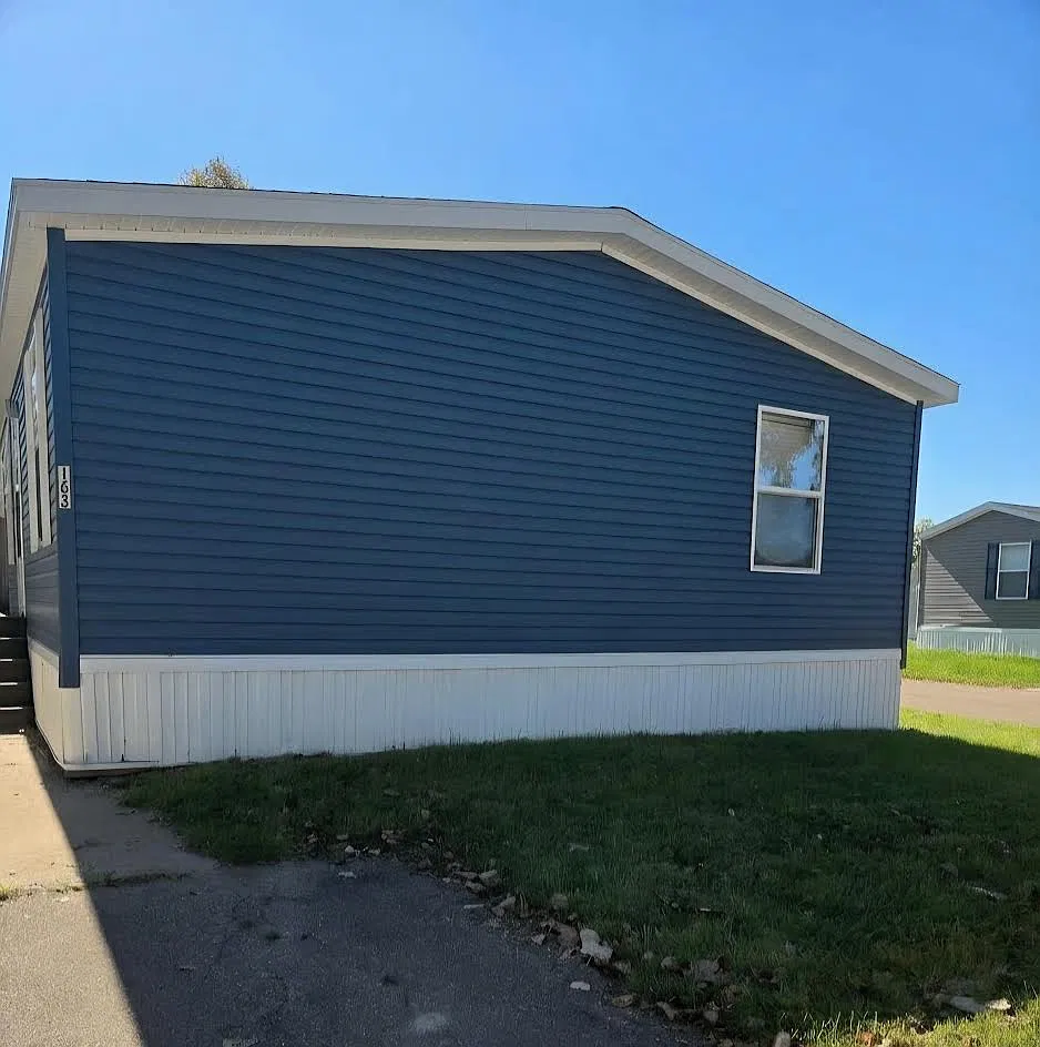 3 bed, 1344 sqft, $1,359 — Photo 1