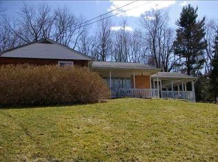 4 Daisy Ln, Poughkeepsie, NY 12603