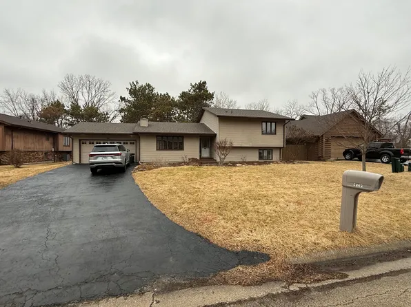 6048 Fireside Dr, Rockford, IL 61114