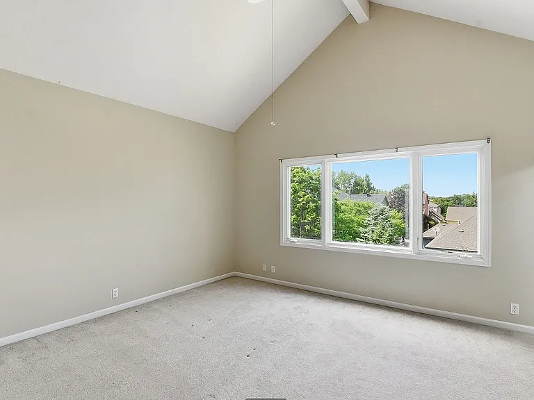 18602 Leavenworth St — Photo 33