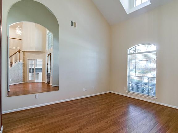 3rd image of 1303 Crystal Lake Cir E