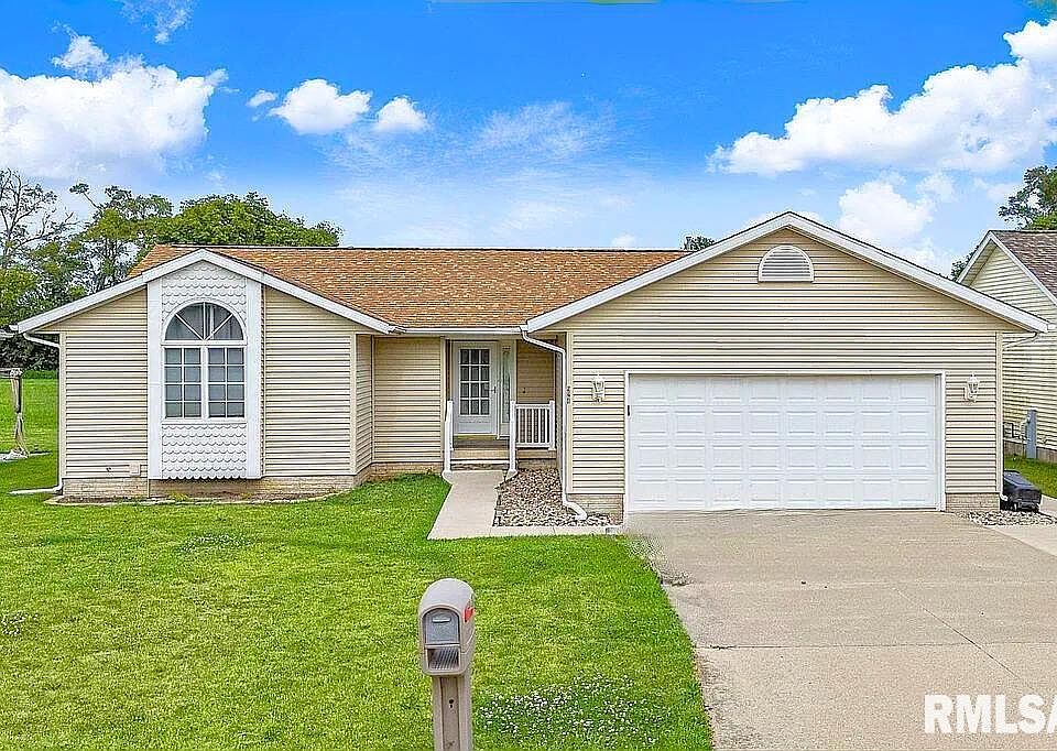 1st image of 924 Cypress Dr
