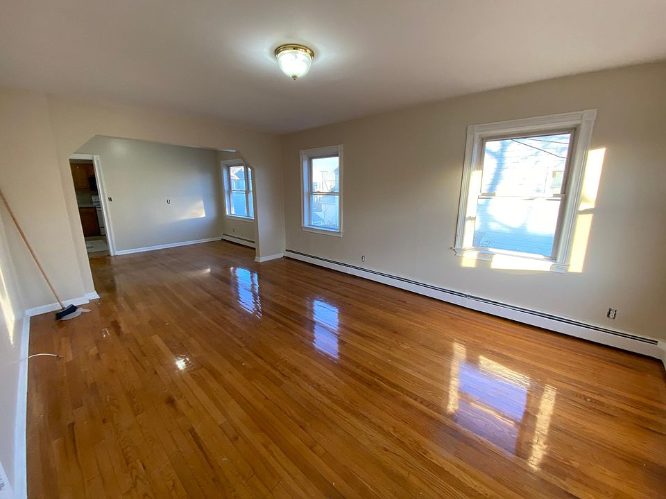Living room/dining room