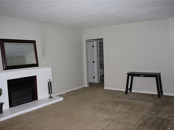 5th image of 394 N Wayne St