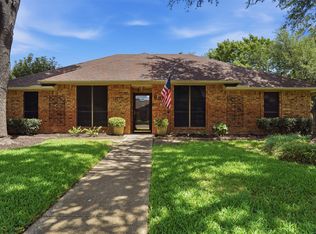 834 Meadowglen Cir, Coppell, TX 75019