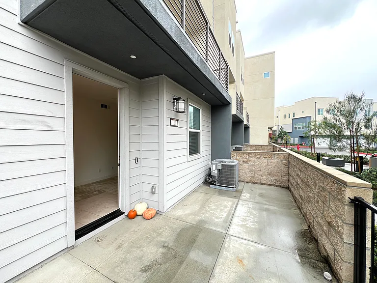 1645 W Lincoln Ave #101 — Photo 2