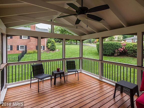 Vaulted screened-in porch