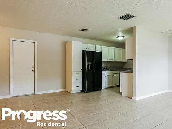 5th image of 1101 SE Sandia Dr