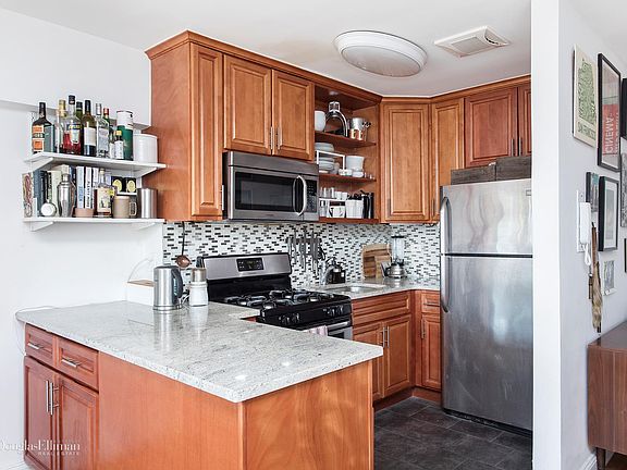 3rd image of 495 E 7th St APT 5K