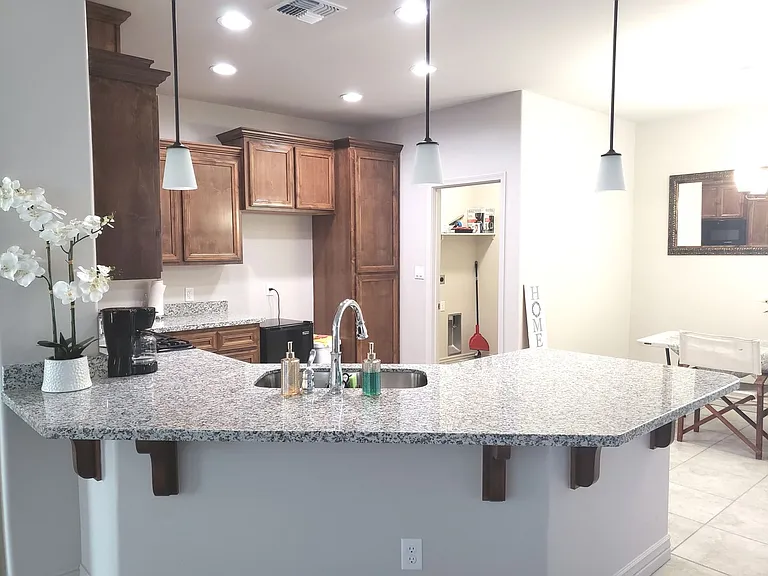 10225 E 39th Pl — Photo 3
