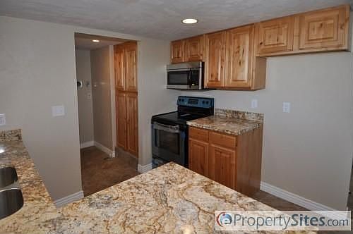 1st image of 2564 Canterbury Ln