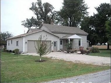 Driveway and mailbox on CR 26