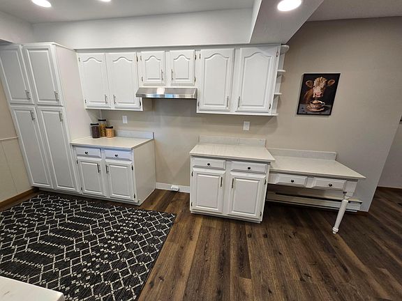 2nd image of 609 Spring Ave