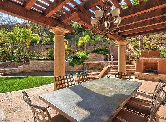 3rd image of 5634 Hazelcrest Cir