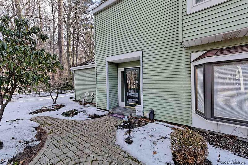 2nd image of 11 LOUDONWOOD EAST Drive