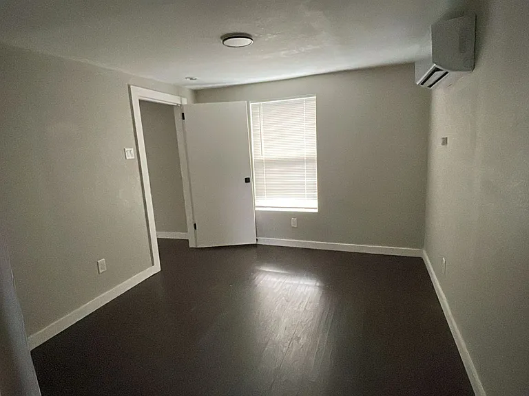 235 Gabriel #4 — Photo 13