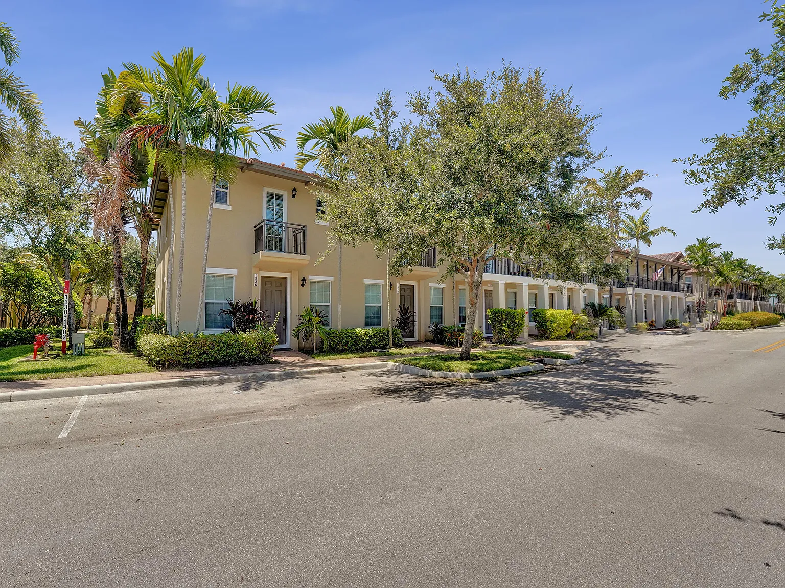 2 bed, 2.5 bath, 1506 sqft, $3,100 — Photo 3