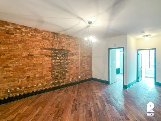 Rented by REZI | media 11