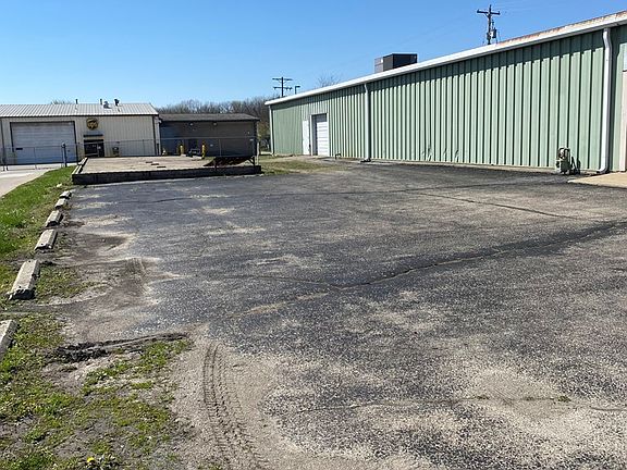 3rd image of 1538 N Bridge St