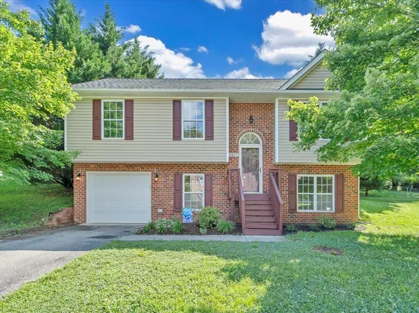 2417 Deerfield Ct SE, Roanoke, VA 24014