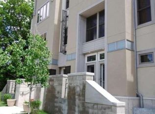 2904 N Cambridge Ave, Milwaukee, WI 53211