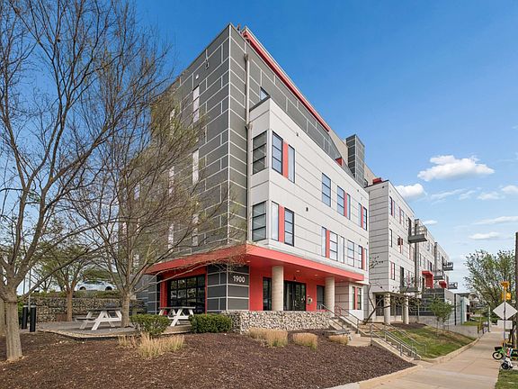 3rd image of 1900 12th Ave S #513