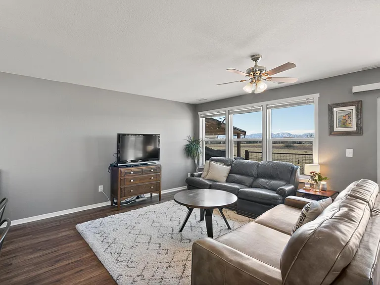 376 Montgomery Dr — Photo 10