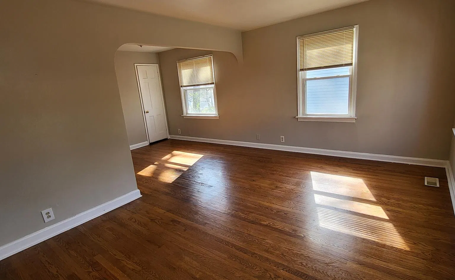 2 bed, 792 sqft, $1,100 — Photo 2