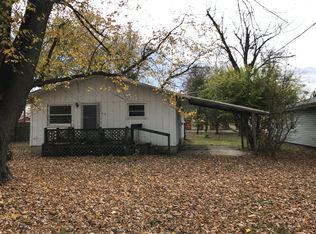 616 E Vine St, Taylorville, IL