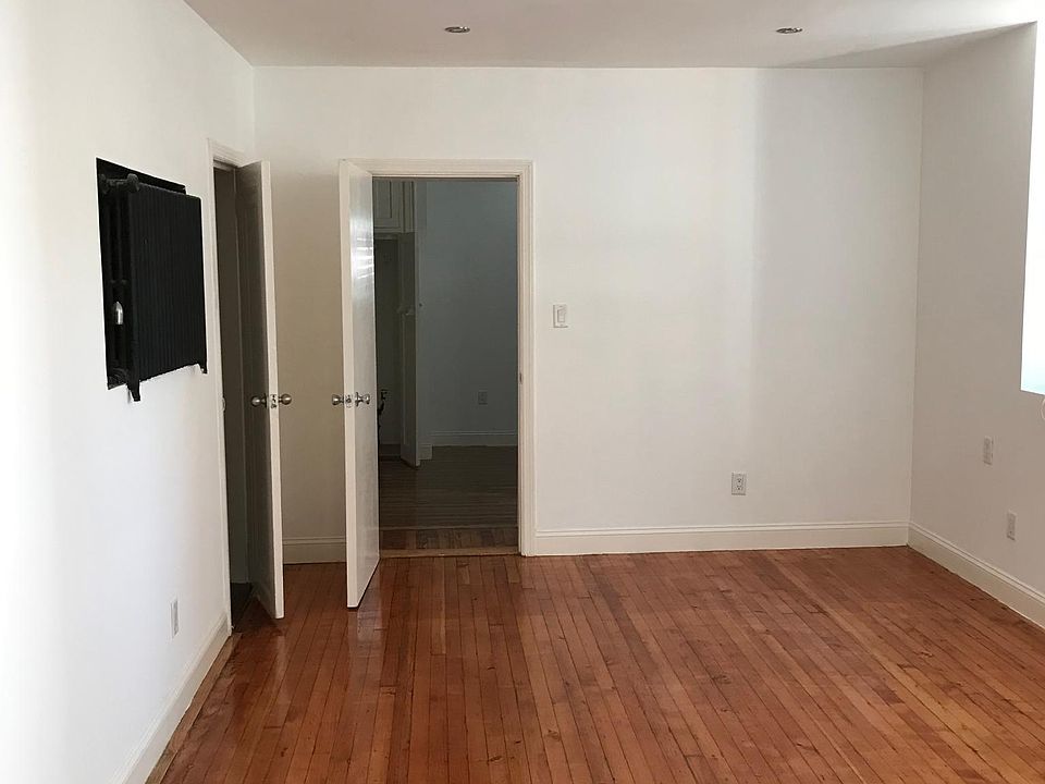 2nd image of 919 E 211th St Floor 1
