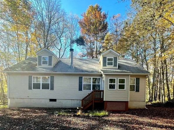 295 Wyomissing Dr, Pocono Lake, PA 18347