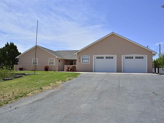 2nd image of 3808 Crestview Dr