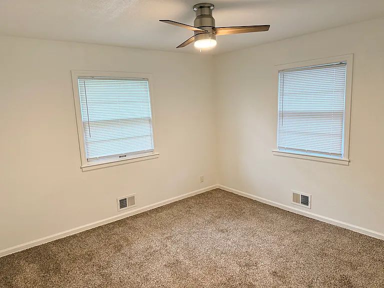 903 SW Lea Dr — Photo 18