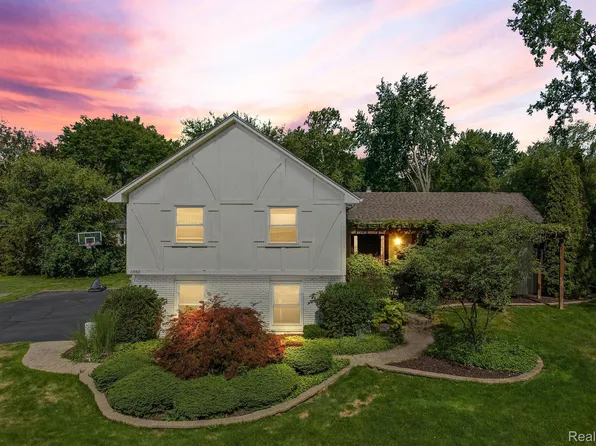 6980 Sandalwood Dr, Bloomfield Hills, MI 48301