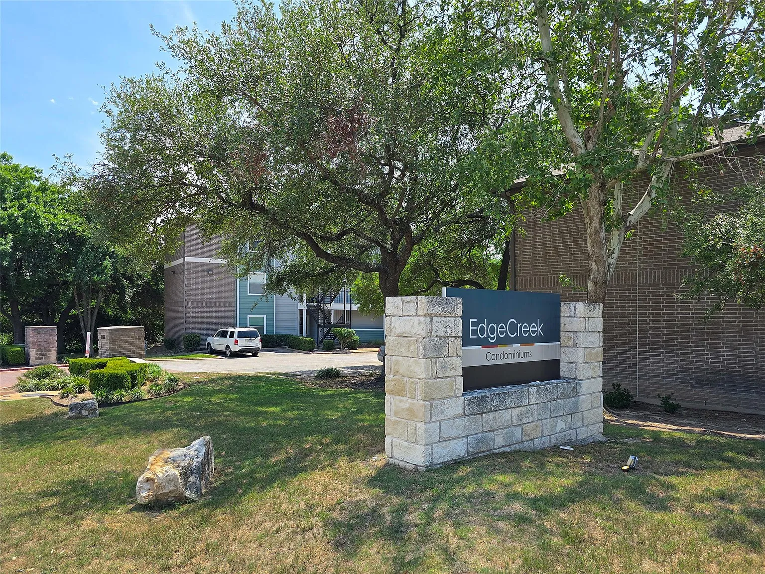 2 bed, 2.0 bath, 887 sqft, $1,145 — Photo 1