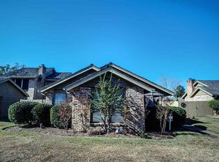11 Club Oaks Cir, Pearl, MS 39208