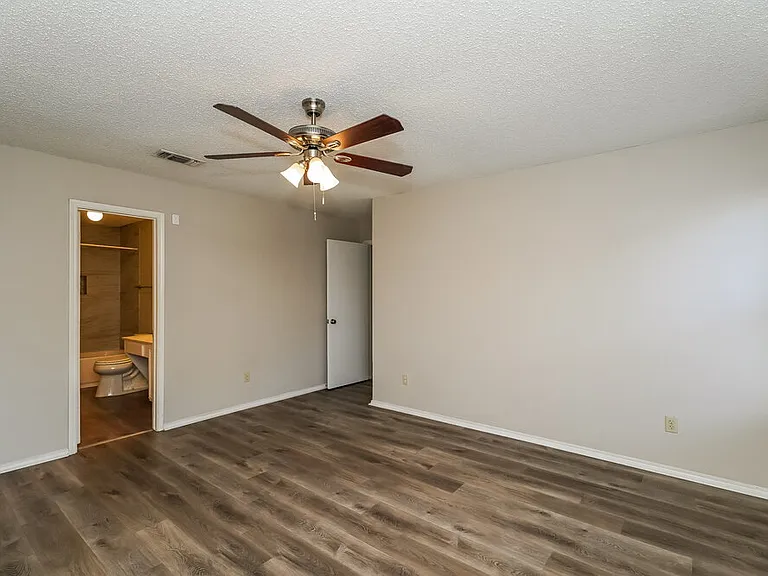 7900 Flowertree Ct — Photo 10
