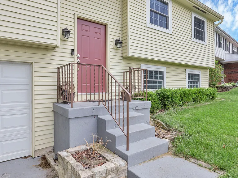 8752 Seabright Dr — Photo 32