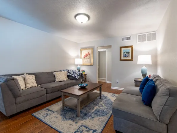 614 Ridgeline Dr, Hurst, TX 76053