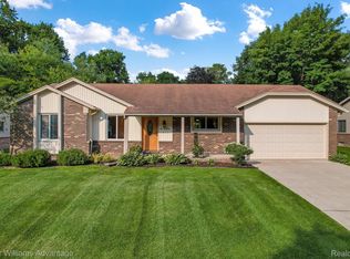 21664 Sunflower Rd, Novi, MI 48375