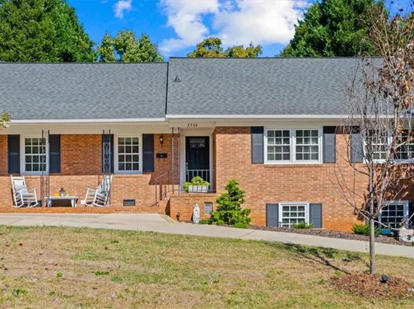 2904 New Hanover Dr, Greensboro, NC 27408