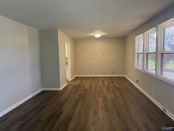5th image of 2617 Waltham Dr NE