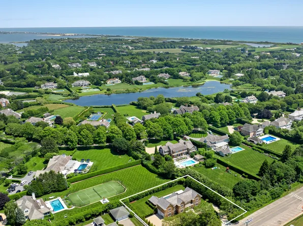 100 Narrow Ln, Southampton, NY 11968