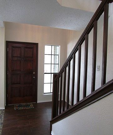 3rd image of 2704 Hillview Ln