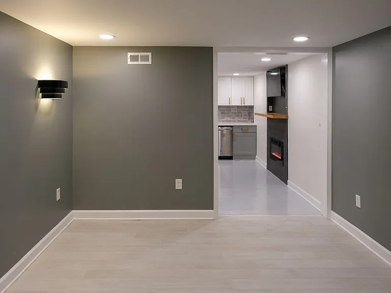 27 Swanson Ct — Photo 8