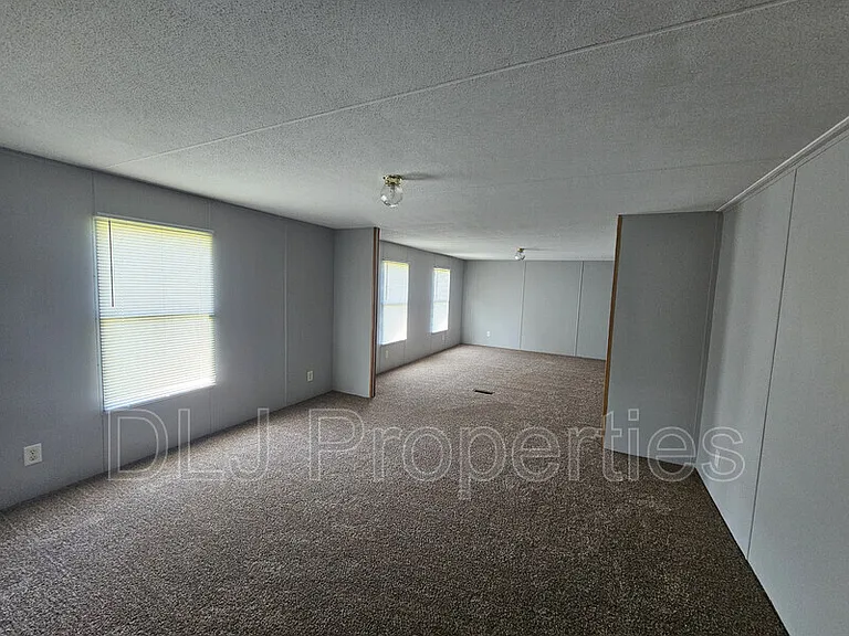 1376 Providence Rd — Photo 6