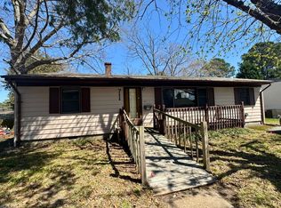 711 Sparrow Rd, Chesapeake, VA 23325