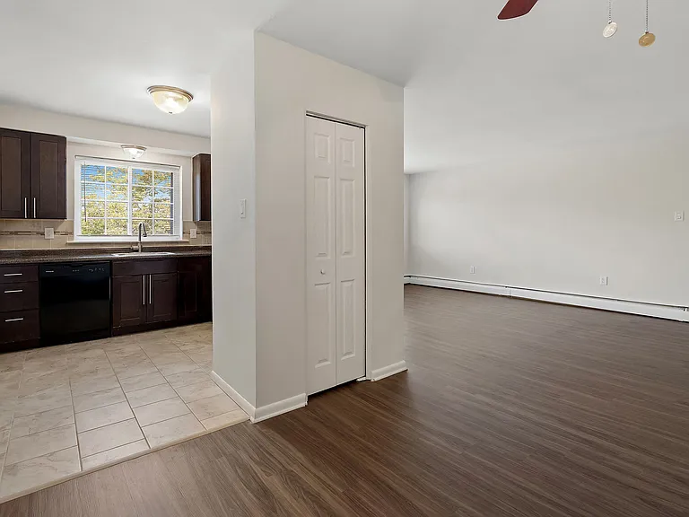 Carriage House Apartments — Photo 7